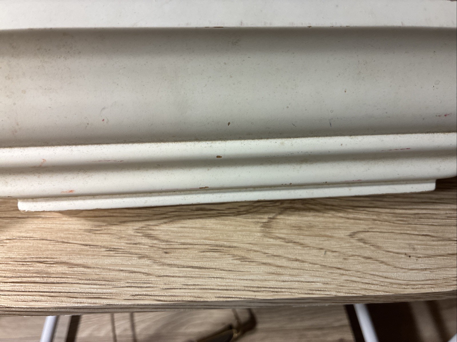 12’’ White Crown Molding Wood Composite Floating Wall Shelf – EUC