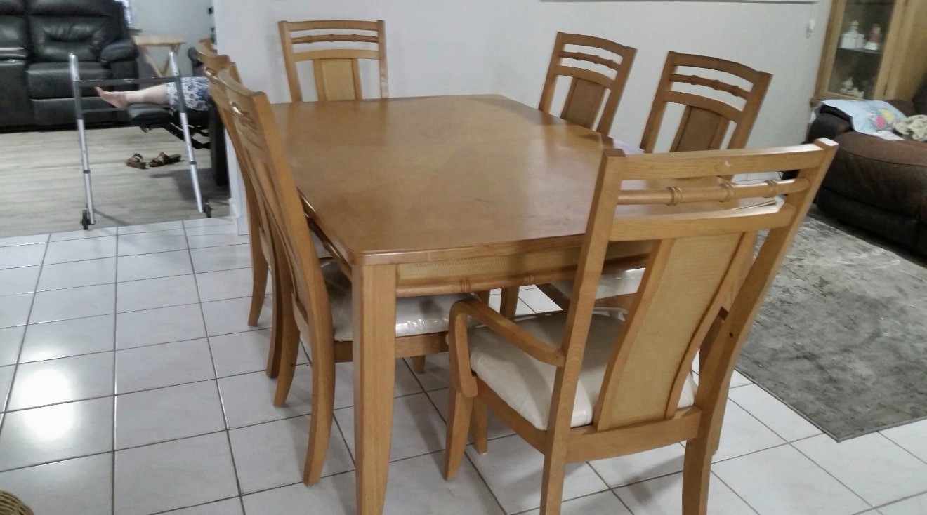 Light Brown Wood Dining Table And Chair Set – 6 Pieces. Local Pick Up Only.