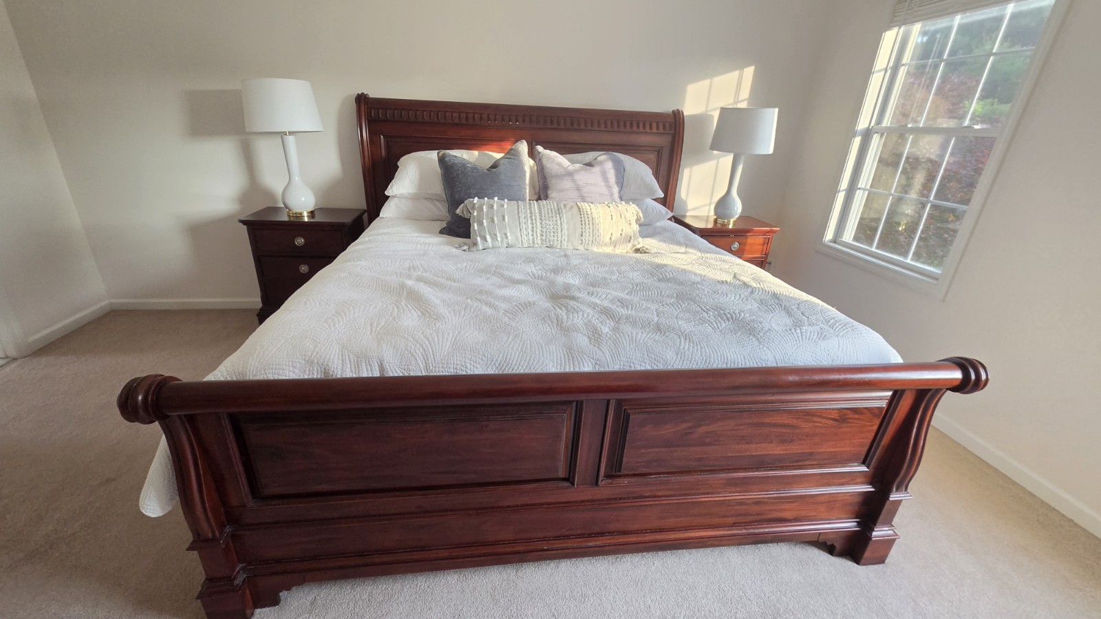 Mahagany Solid Wood King Size Bedroom Set