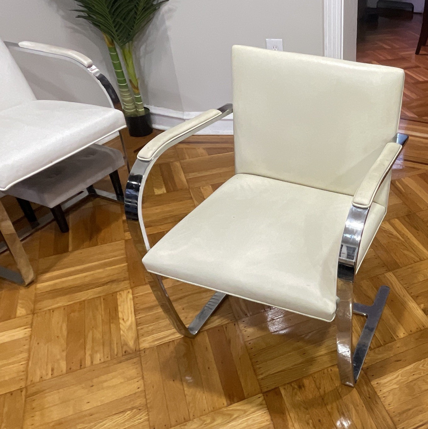 Knoll White Upholstered Accent Chair Padded Seat Chrome Sled Base w/ Arms