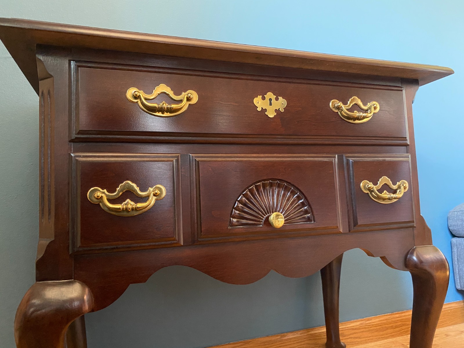 Thomasville Queen Anne Mahogany Lowboy 2-Drawer Side Table – Excellent Condition