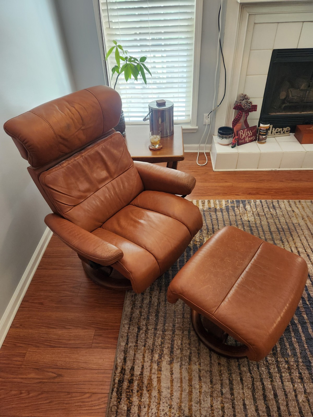Ekornes Stressless Cognac Leather MAGIC Recliner Chair and Ottoman