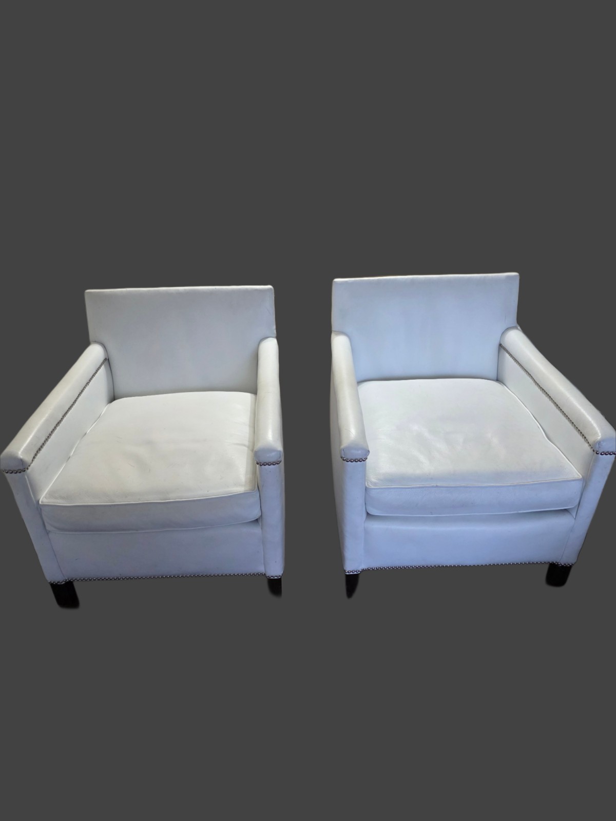 LEE Industries Set of 2 White Leather Accent Chairs With Arms Nailhead Trim