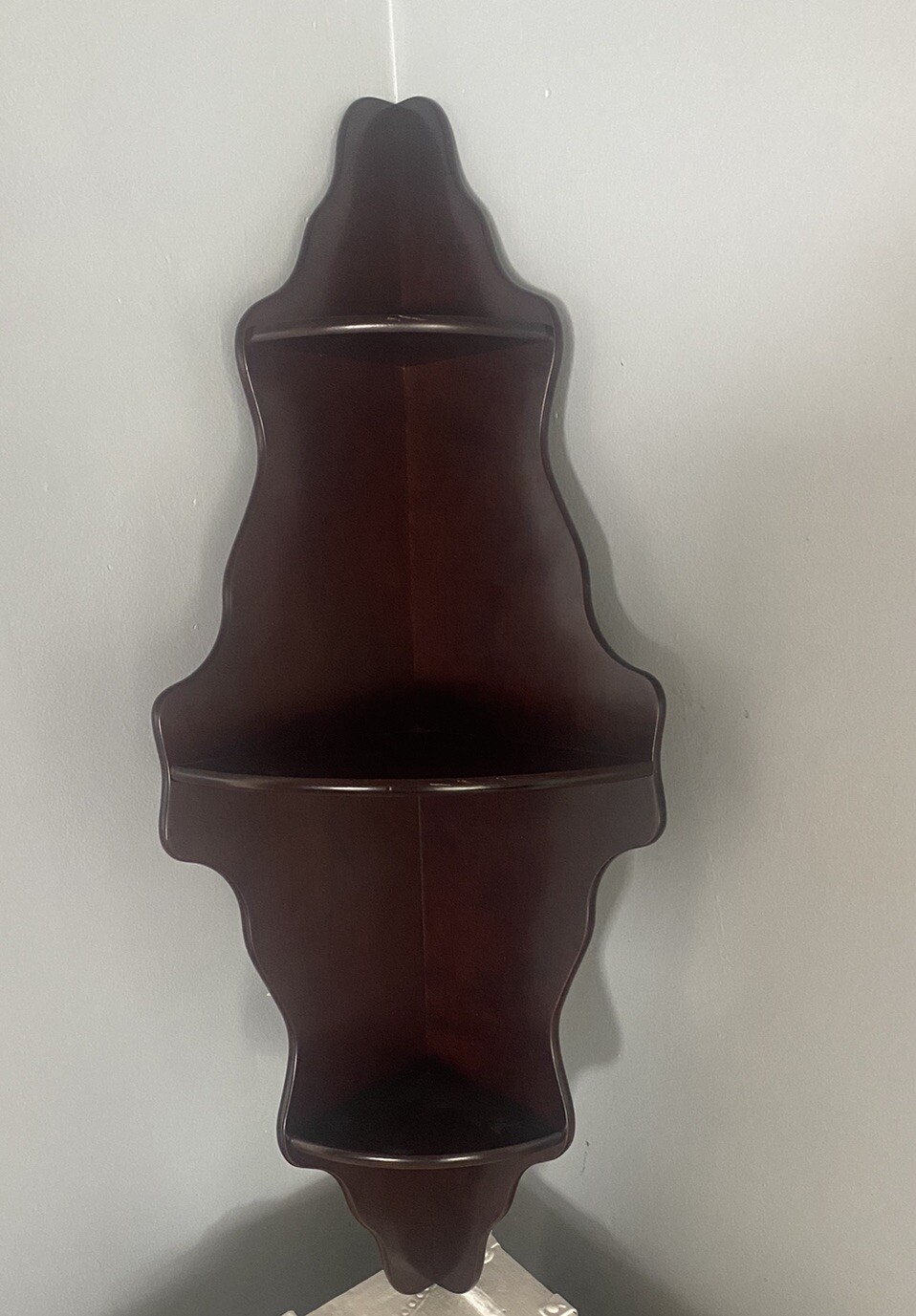 The Bombay Company 3 Tier Corner Mahogany knick Knack Wood Wall Shelf Vintage