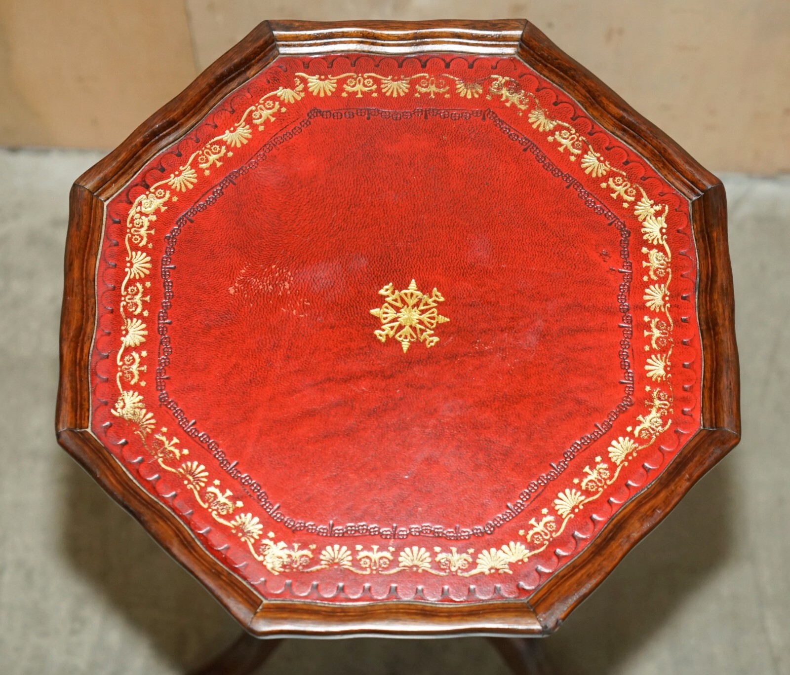 LOVELY GOLD LEAF EMBOSSED OXBLOOD LEATHER TRIPOD SIDE END LAMP WINE TABLE