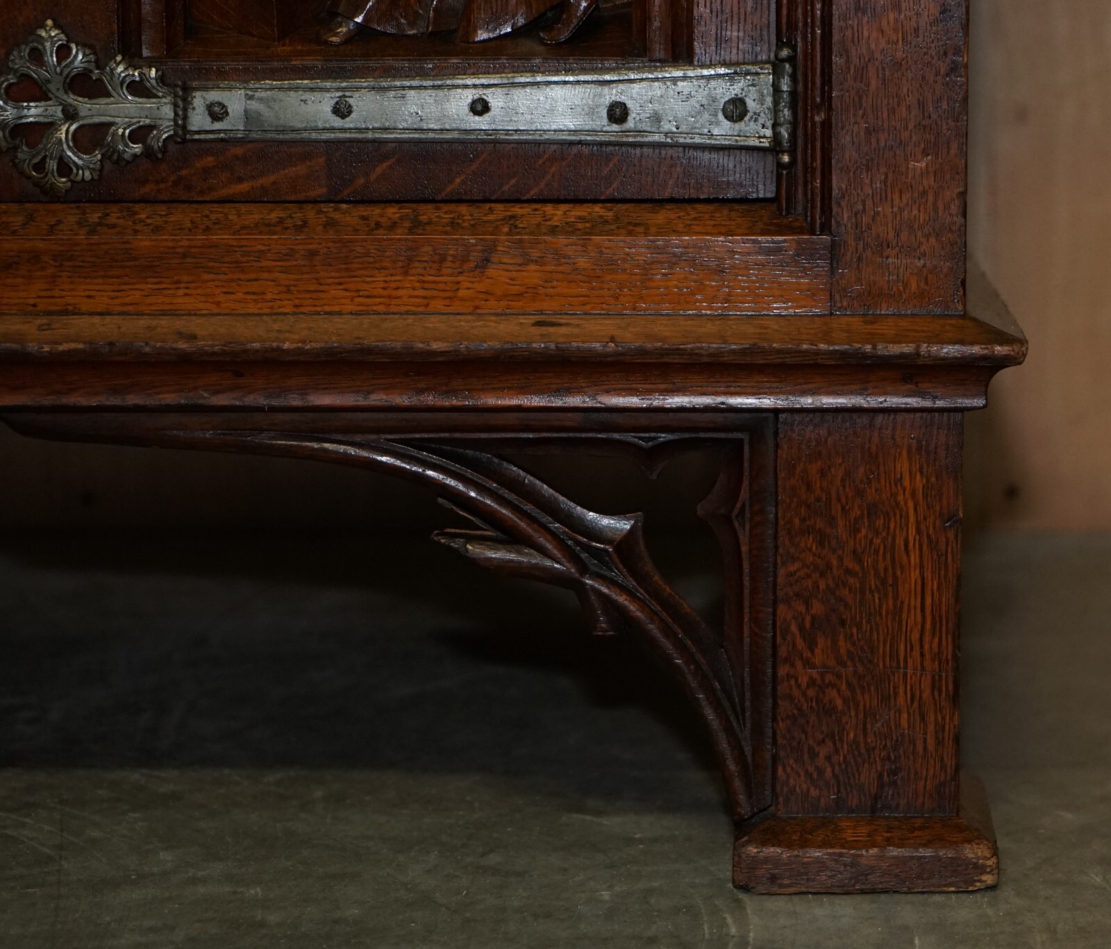 EXQUISITE GOTHIC REVIVAL CIRCA 1860 HAND CARVED SIDEBOARD MUST SEE PICTURES