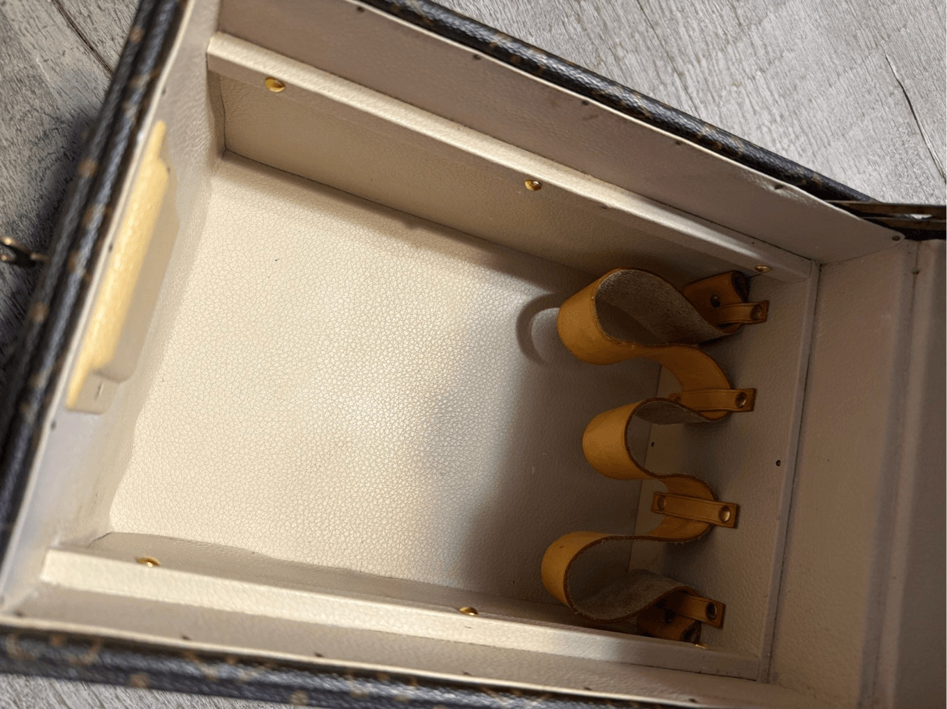 100 authentic Louis Vuitton trunk