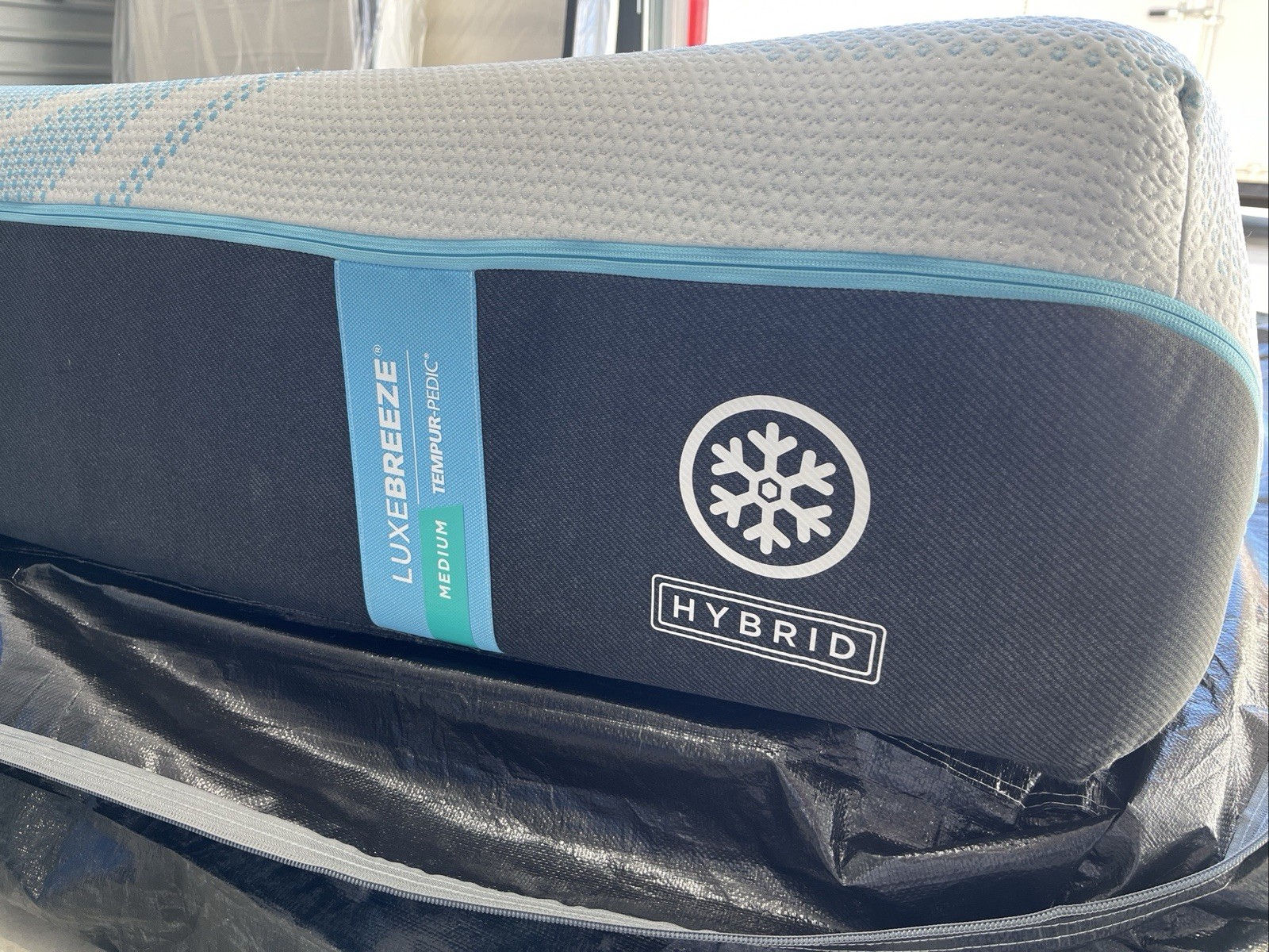 King TempurPedic LuxeBreeze Hybrid 2.0 Medium Mattress+ Ergo ProSmart Adjustable