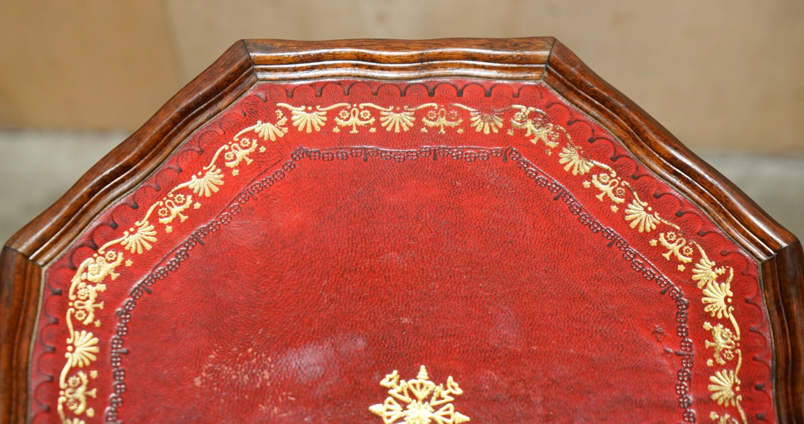 LOVELY GOLD LEAF EMBOSSED OXBLOOD LEATHER TRIPOD SIDE END LAMP WINE TABLE