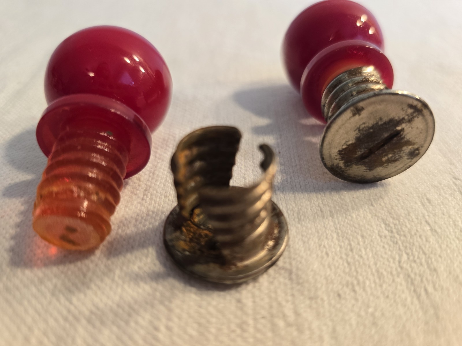 VINTAGE RED GLASS HOOSIER STYLE THREADED KNOB PULL SINGLE DRAWER W/SLEEVE