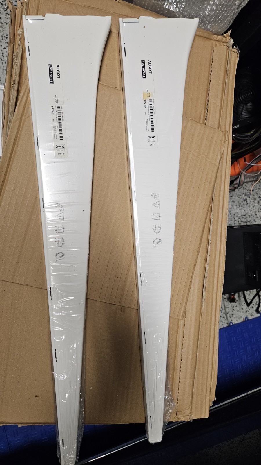 2 IKEA ALGOT White Steel Shelf Brackets 19240 (1947) 58 cm (22 3/4″)