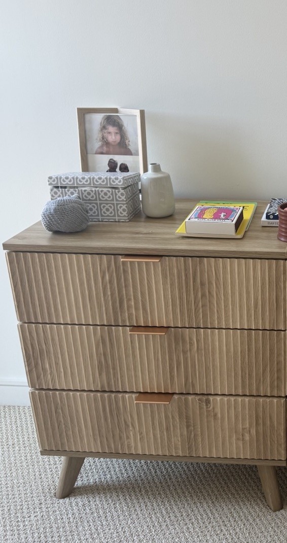 6-Drawer Brown Dresser, Fluted Front, Freestanding, 23.62 x 15.35 x 27.55″