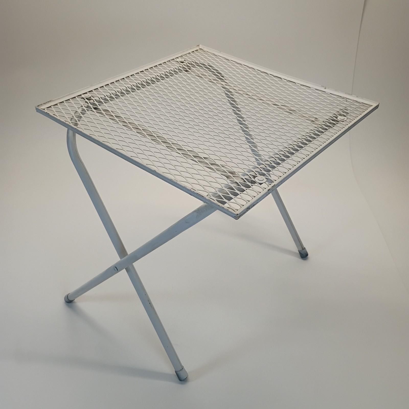 Vintage White Metal Mesh Patio Side Table MCM Plant Stand RV Lawn Folding Flat