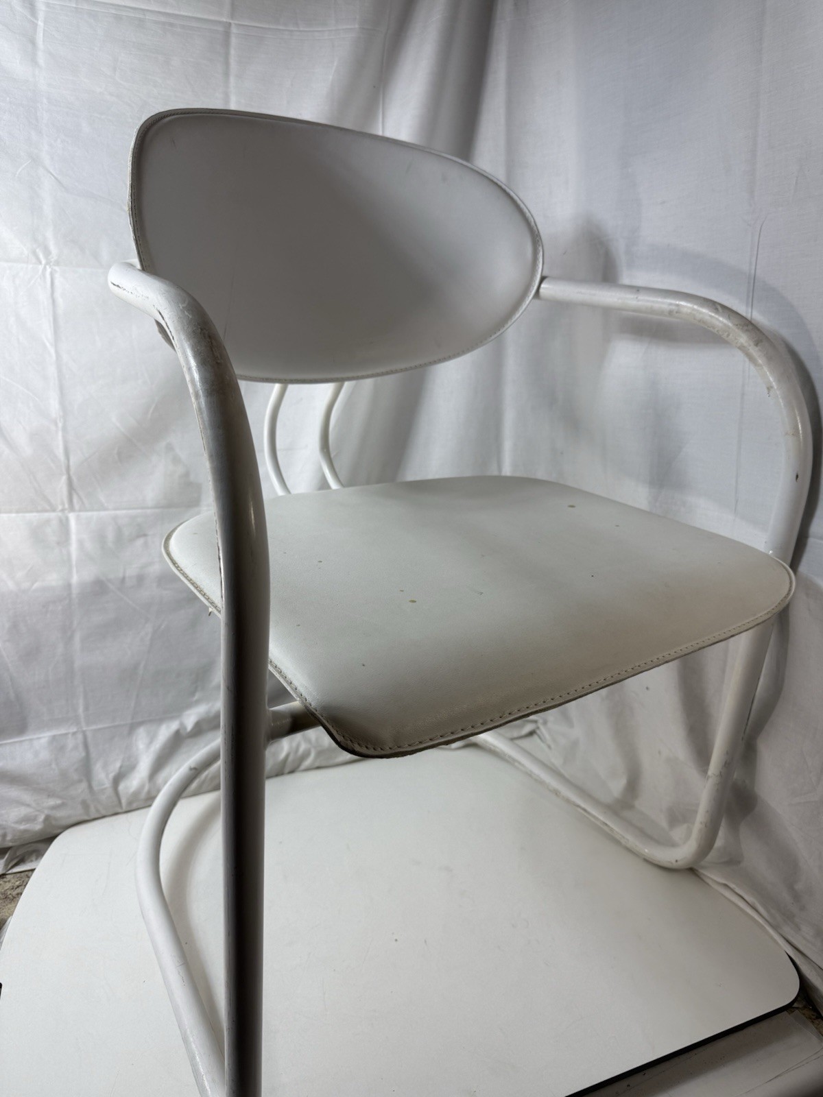 Italy 80s White Tubular Metal Cantilever Armchair – Post-Modern Chair 22x20x31