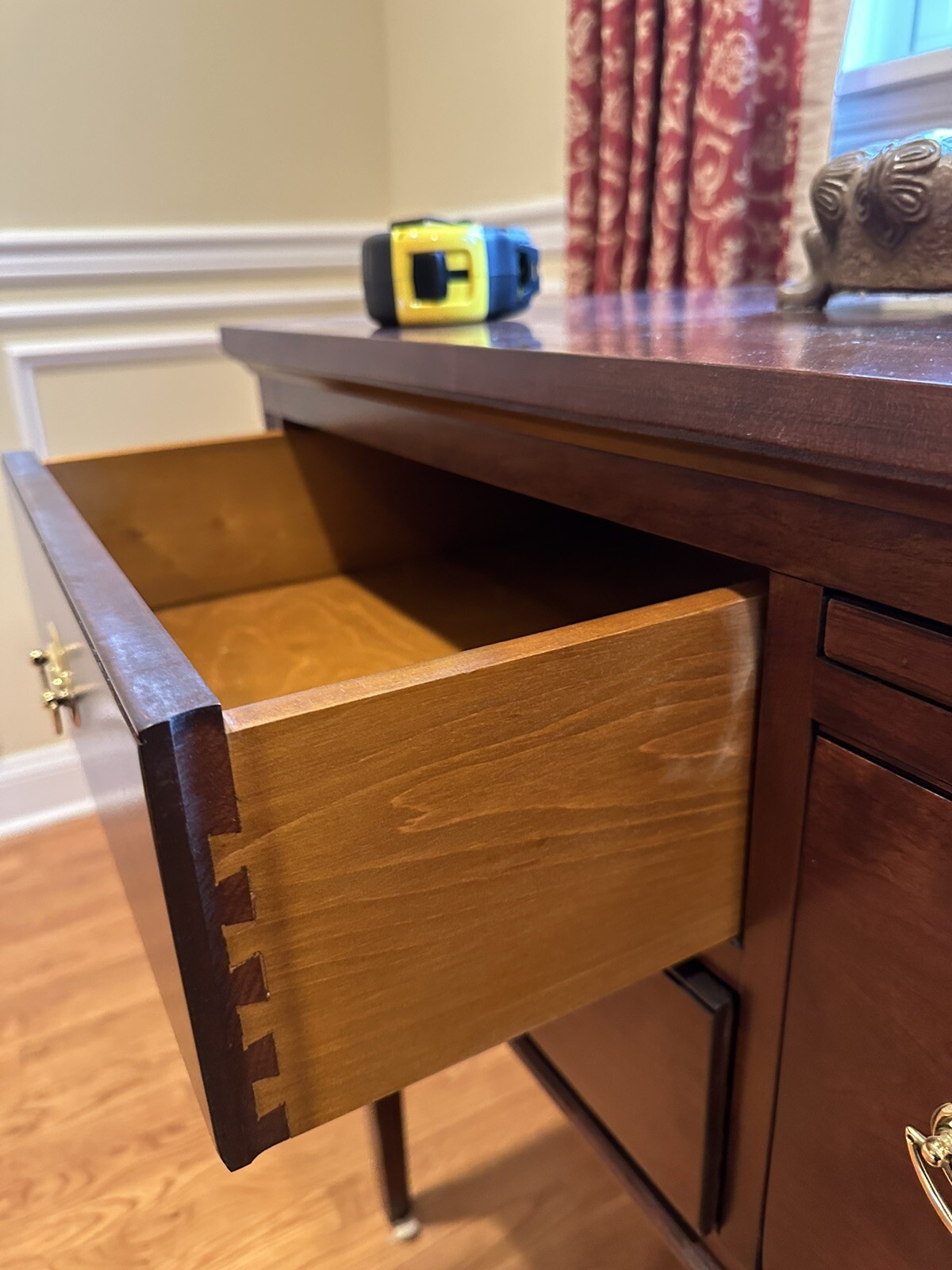 Traditional solid wood sideboard 60.5x20x35