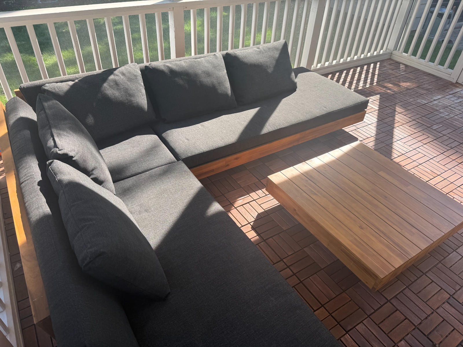 Lubek 82.5″ Outdoor Low Left Sectional Set – Slate Gray