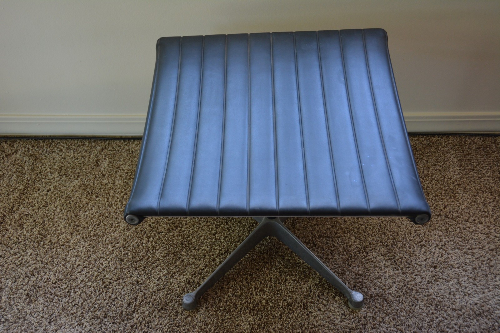 🌟 Vintage 🌟 Herman Miller Eames Leather Aluminum Group Lounge Chair & Ottoman