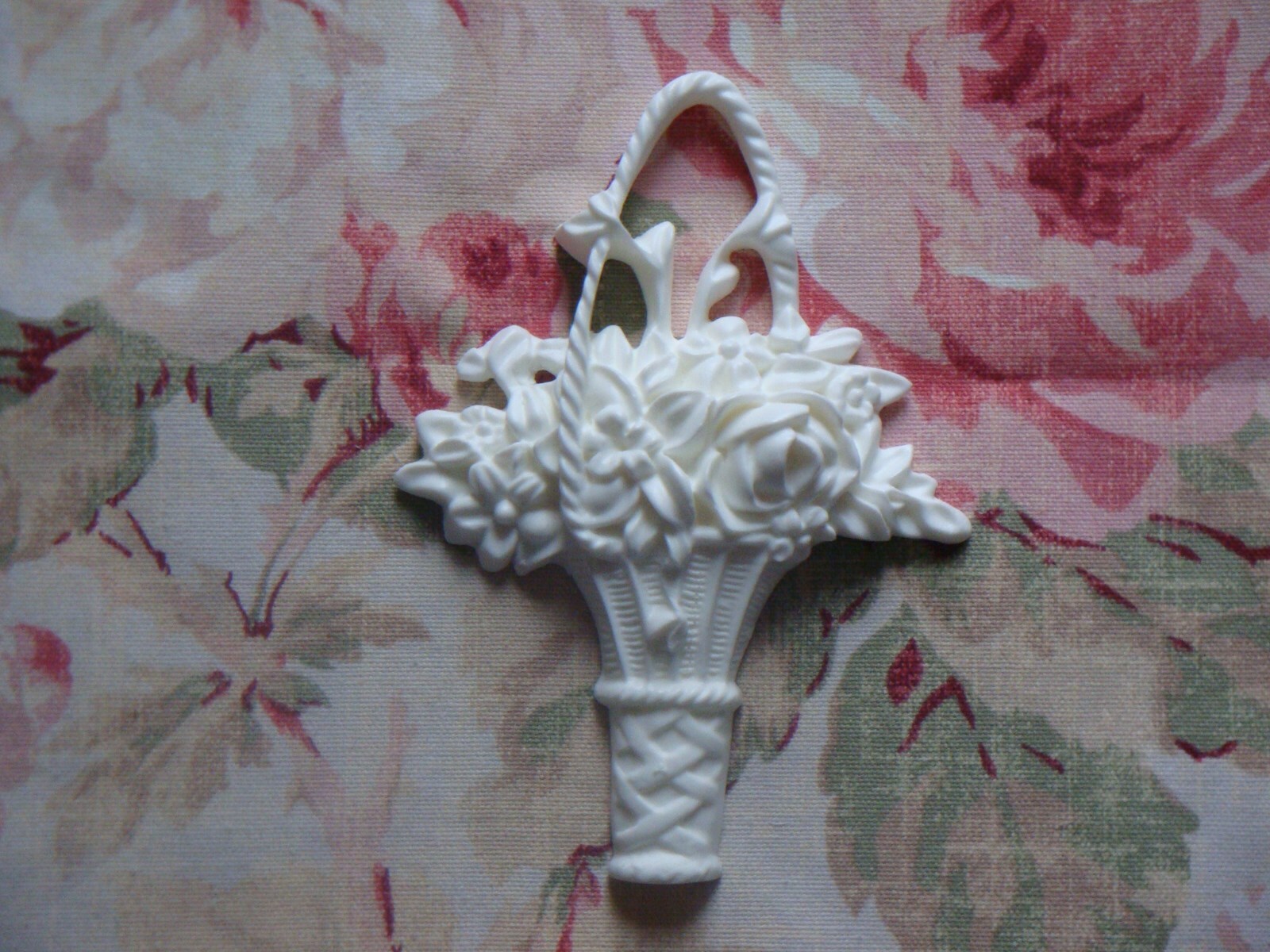 Shabby & Chic Flexible Floral Basket Center 6 1/4″ H Furniture Applique Pediment