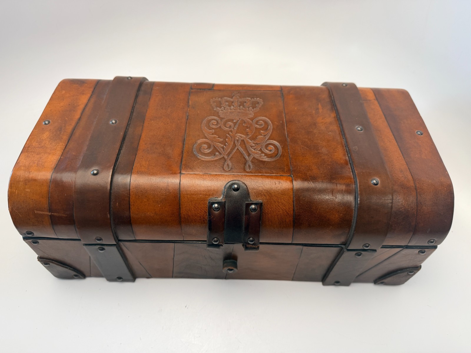 Needs Repair Wesley Bober 1970’s Vintage Hand-Crafted Leather Chest Box Cigar