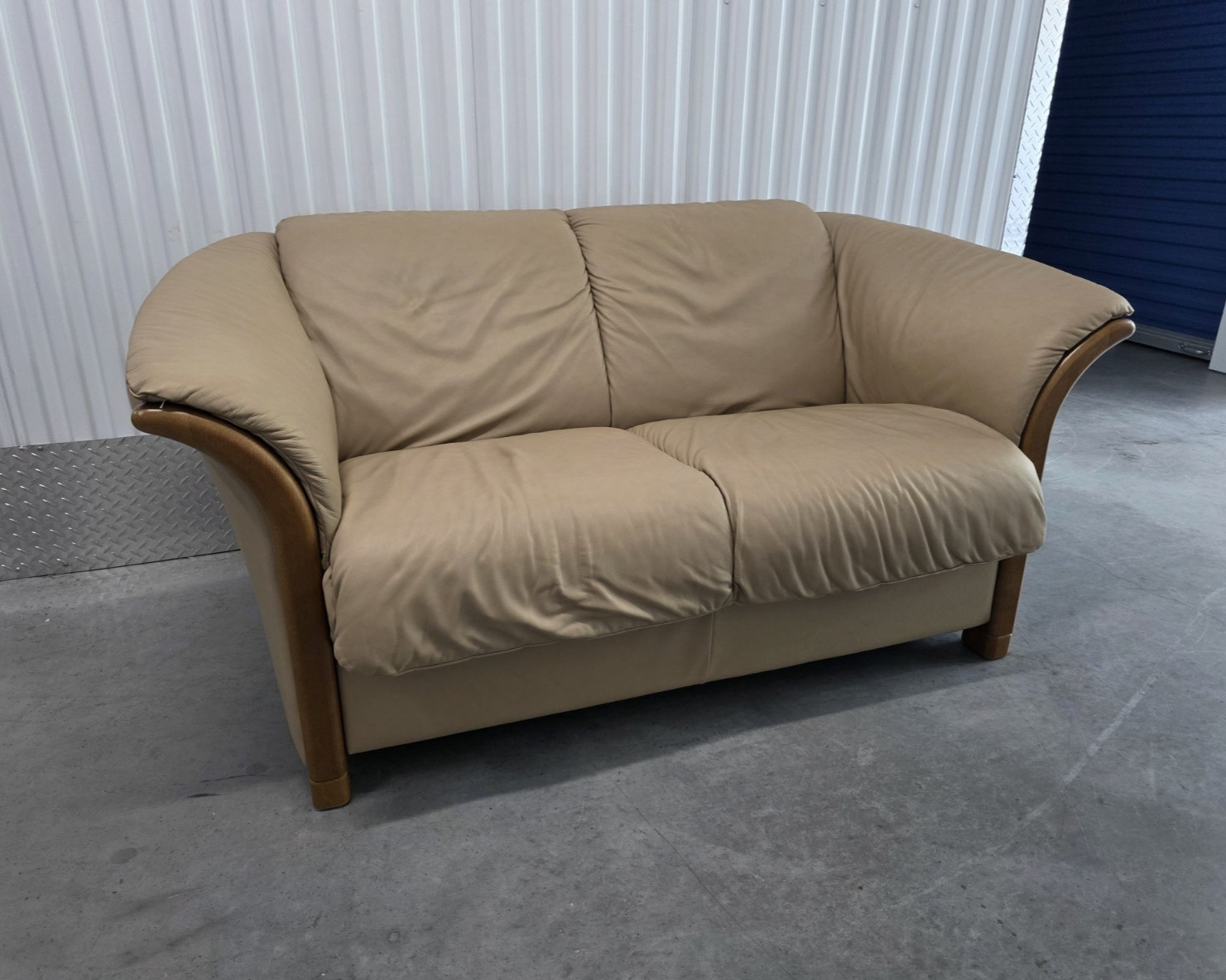 Ekornes Stressless ‘Manhattan’ Sand Leather Loveseat Norway MCM