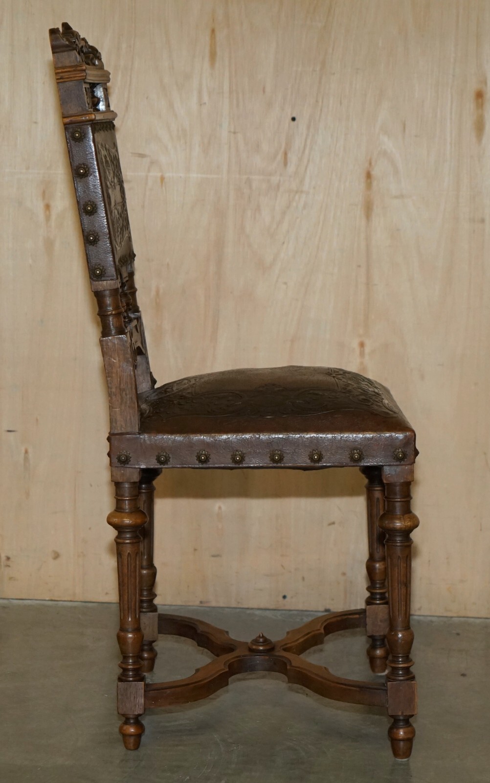 LOVELY SET OF 6 HENRY II CIRCA 1880 FRENCH OAK & EMBOSSED LEATHER DINING CHAIRS
