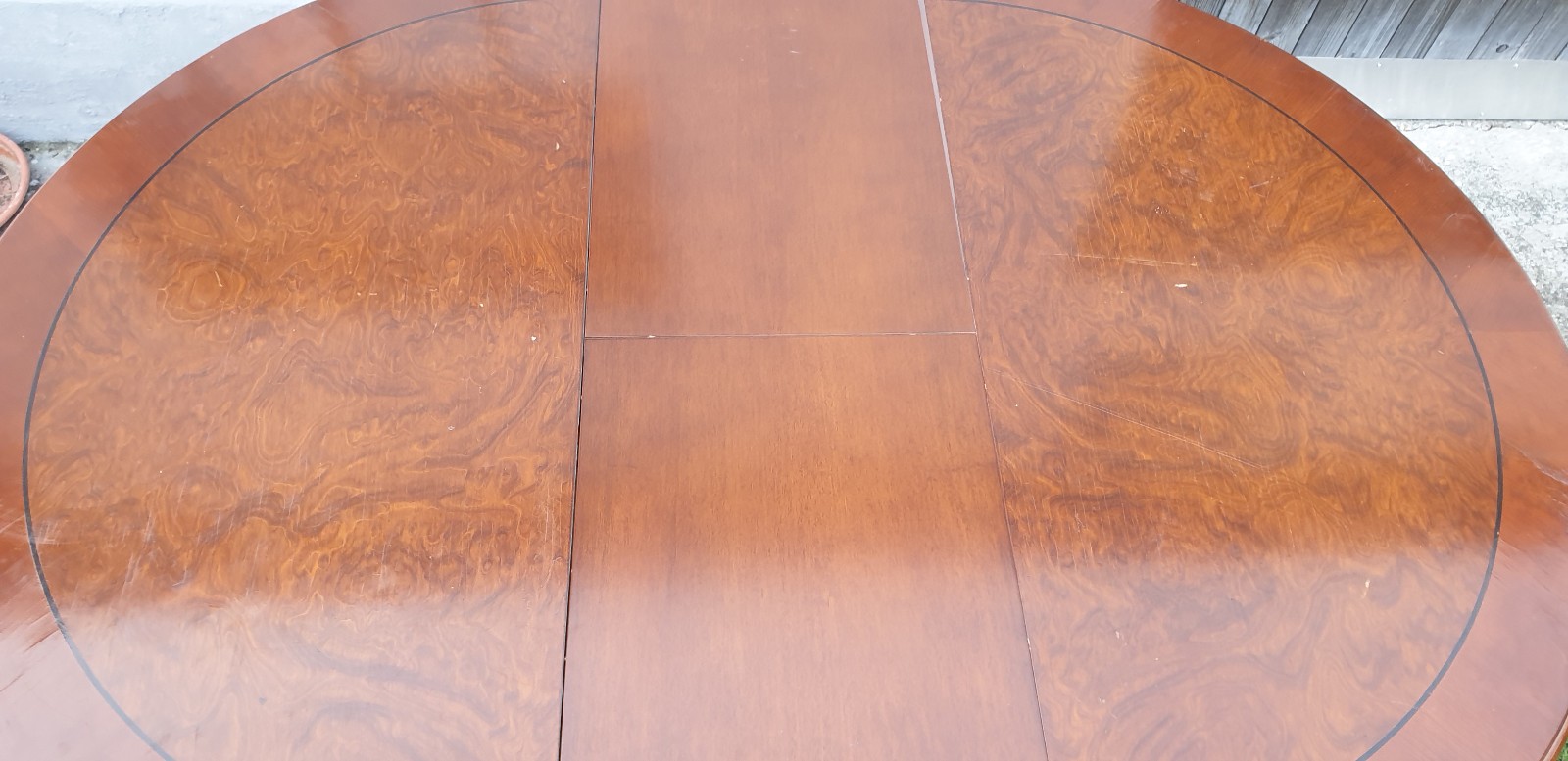 Table Round Diameter Approx: 118cm Extendable to Approx: 158cm High Approx 80cm