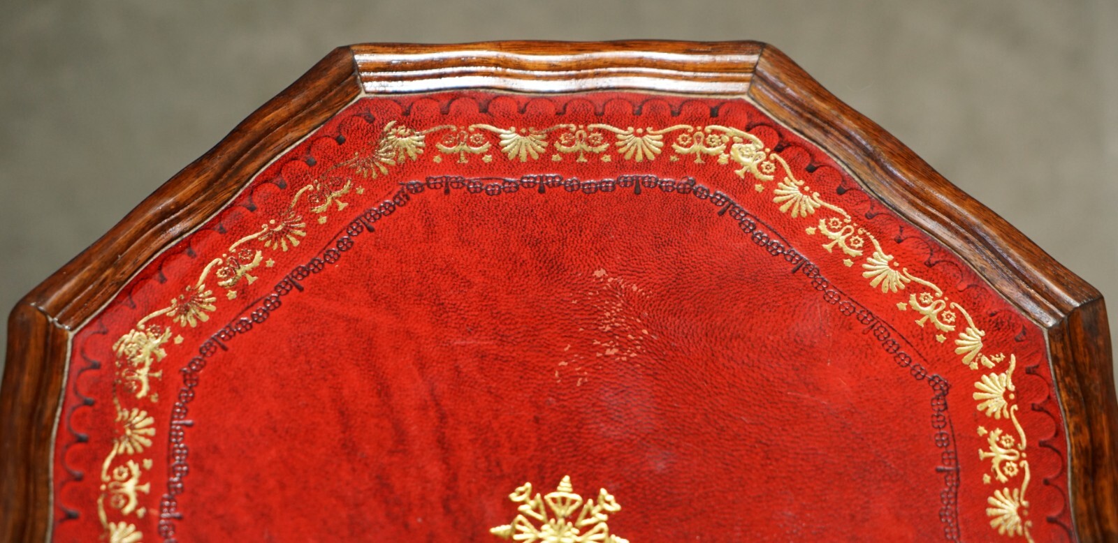 LOVELY GOLD LEAF EMBOSSED OXBLOOD LEATHER TRIPOD SIDE END LAMP WINE TABLE