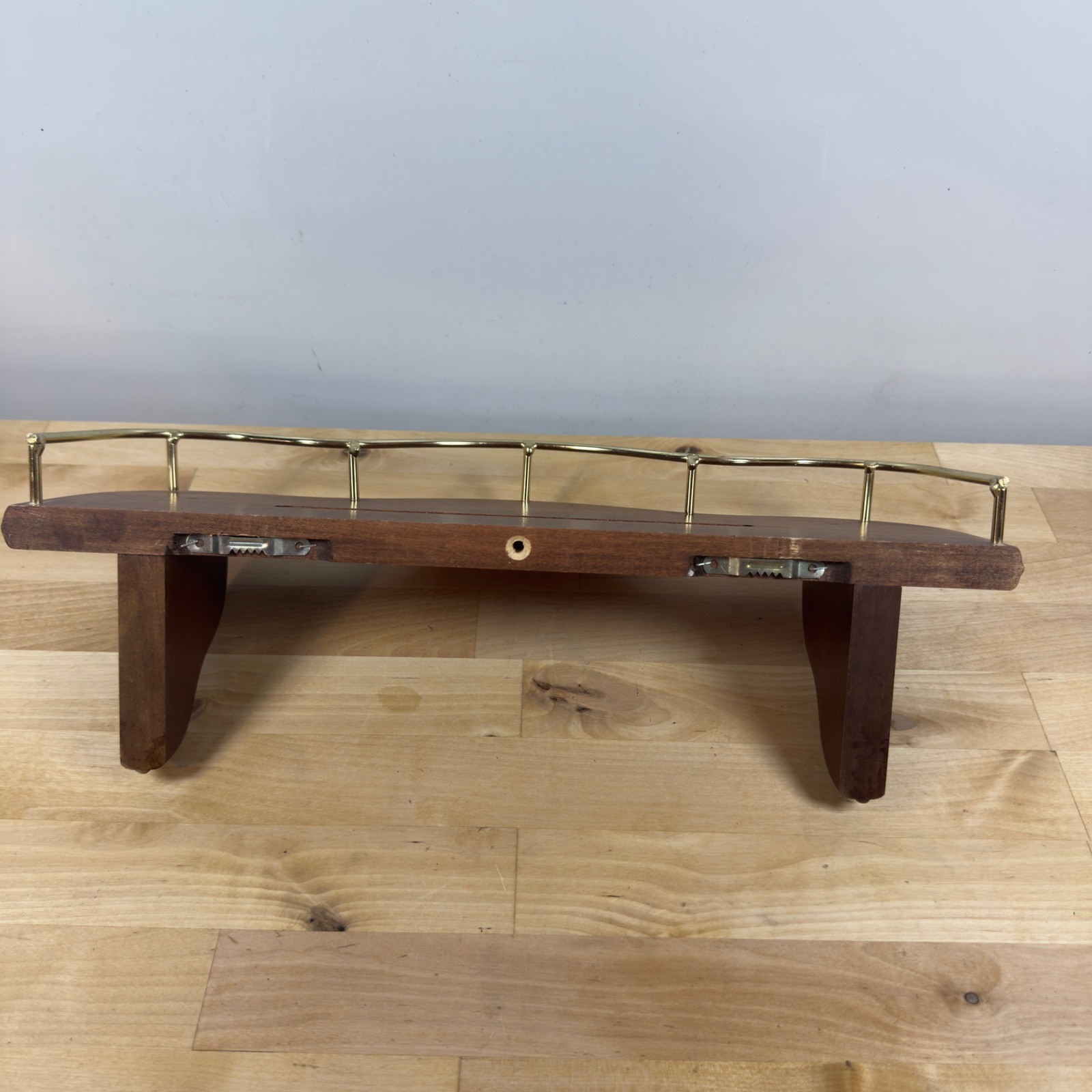 Vintage Wood Wall Shelf Brass Gallery Rail Scalloped Plate Rack Brown 16 Inch