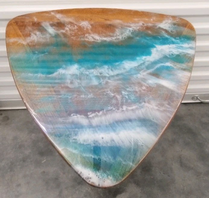 Vintage Lane Perception Guitar Pick Triangle Epoxy Resin Ocean Wave Table