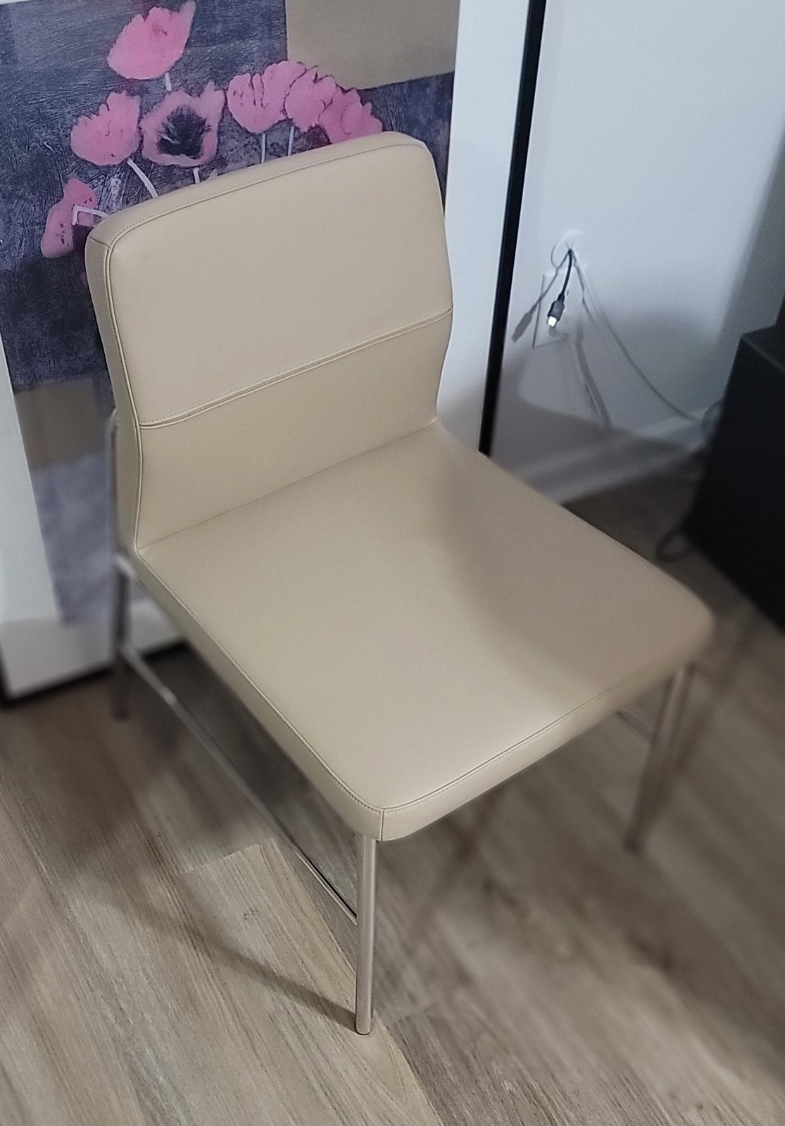 Bernhardt Design Avant Beige Leather Chair