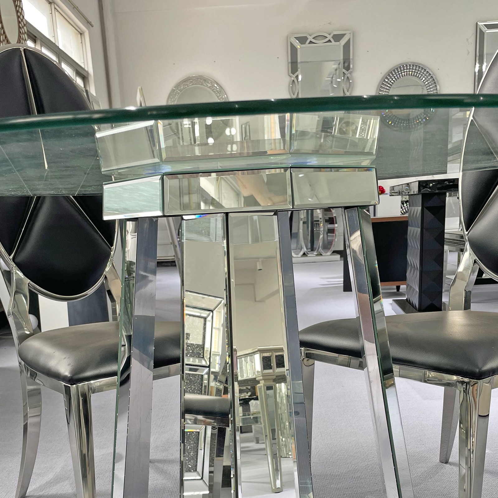 Modern Round Tempered Glass Dining Table with Mirror Base