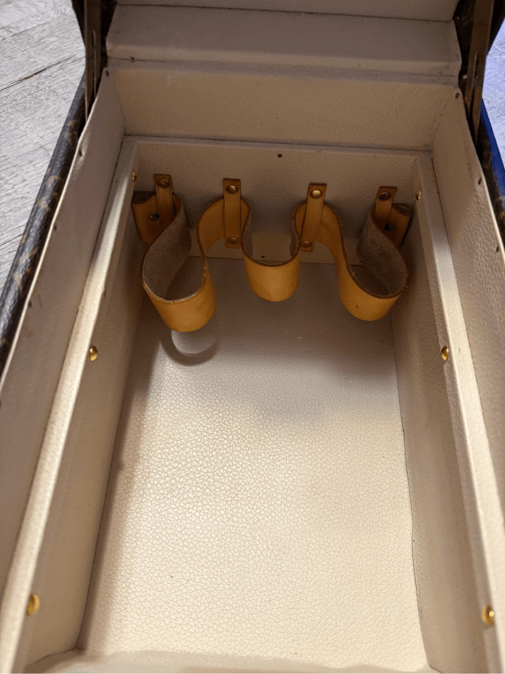 100 authentic Louis Vuitton trunk