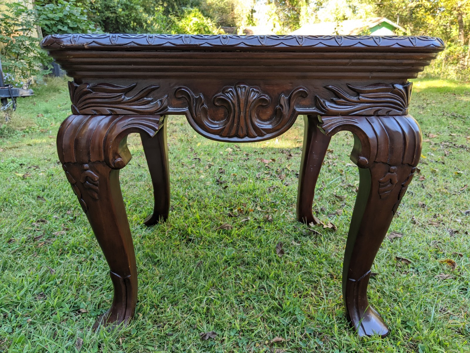 Vintage Mahogany Carved French Queen Anne Cabriole Legs Side/End Table