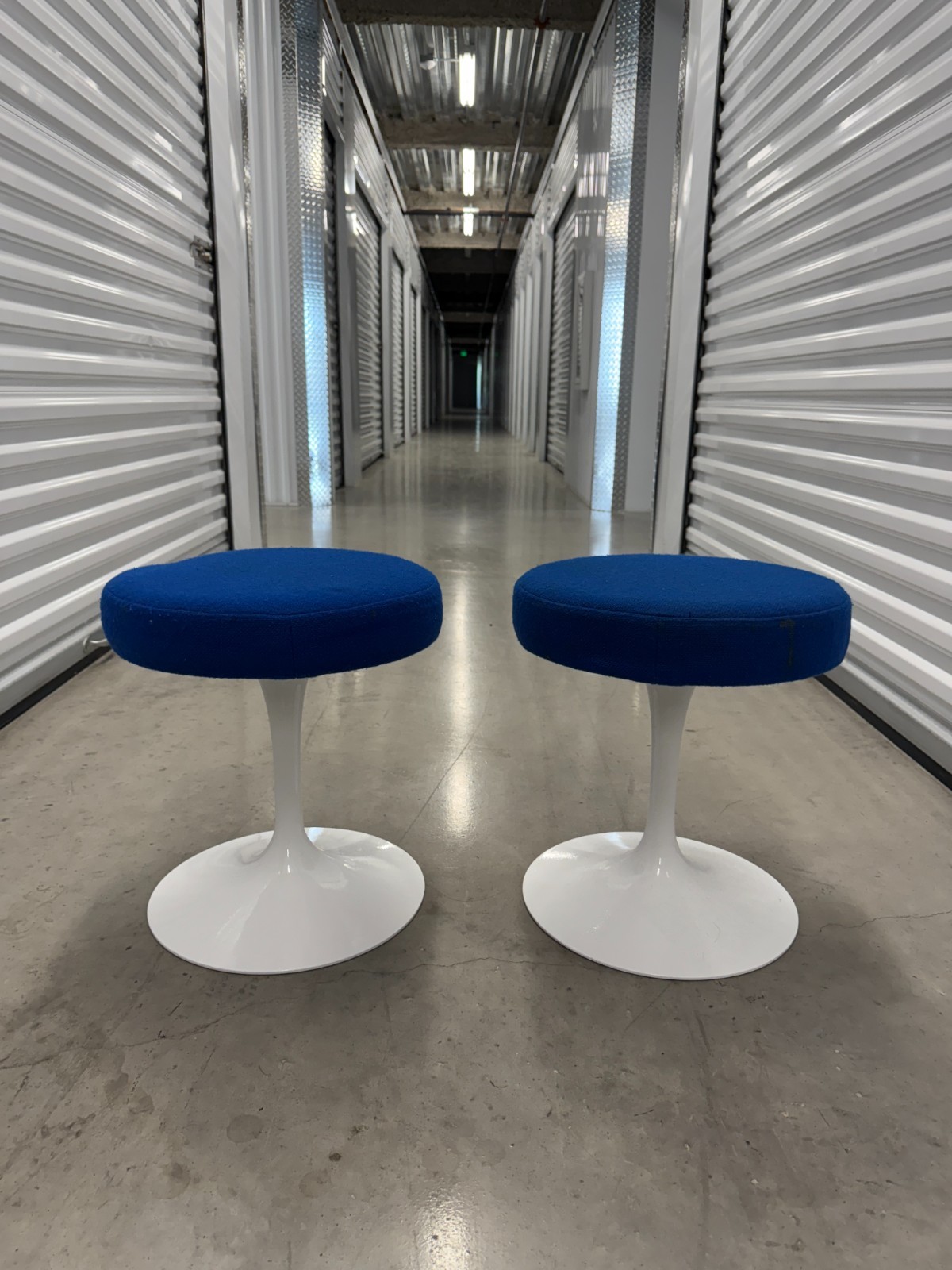 1980s Eero Saarinen Pedestal Stool for Knoll — Rare Original Vivid Blue