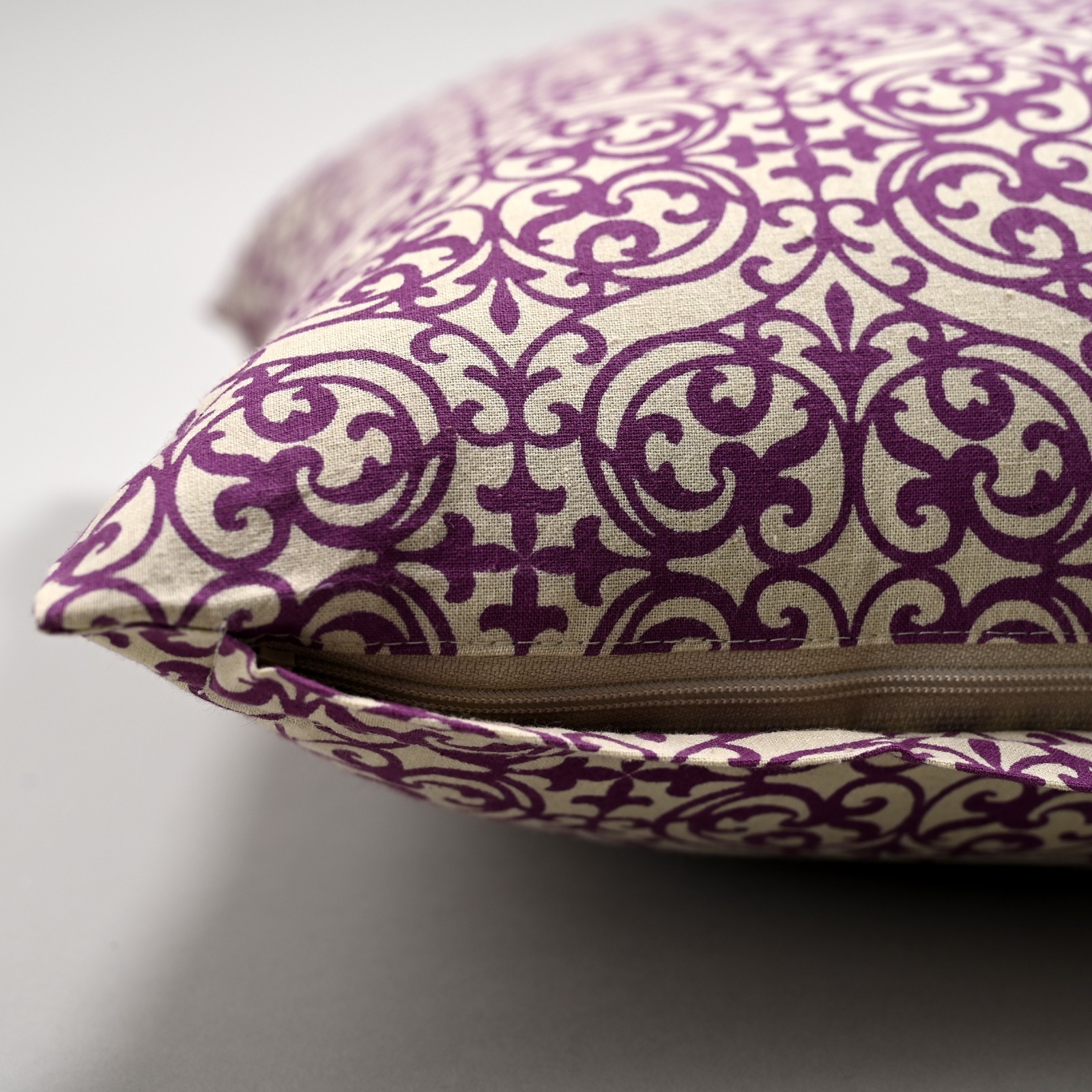 Set of 2 Purple White Damask Cushion Covers Cotton Decorative Throw Pillow Cases