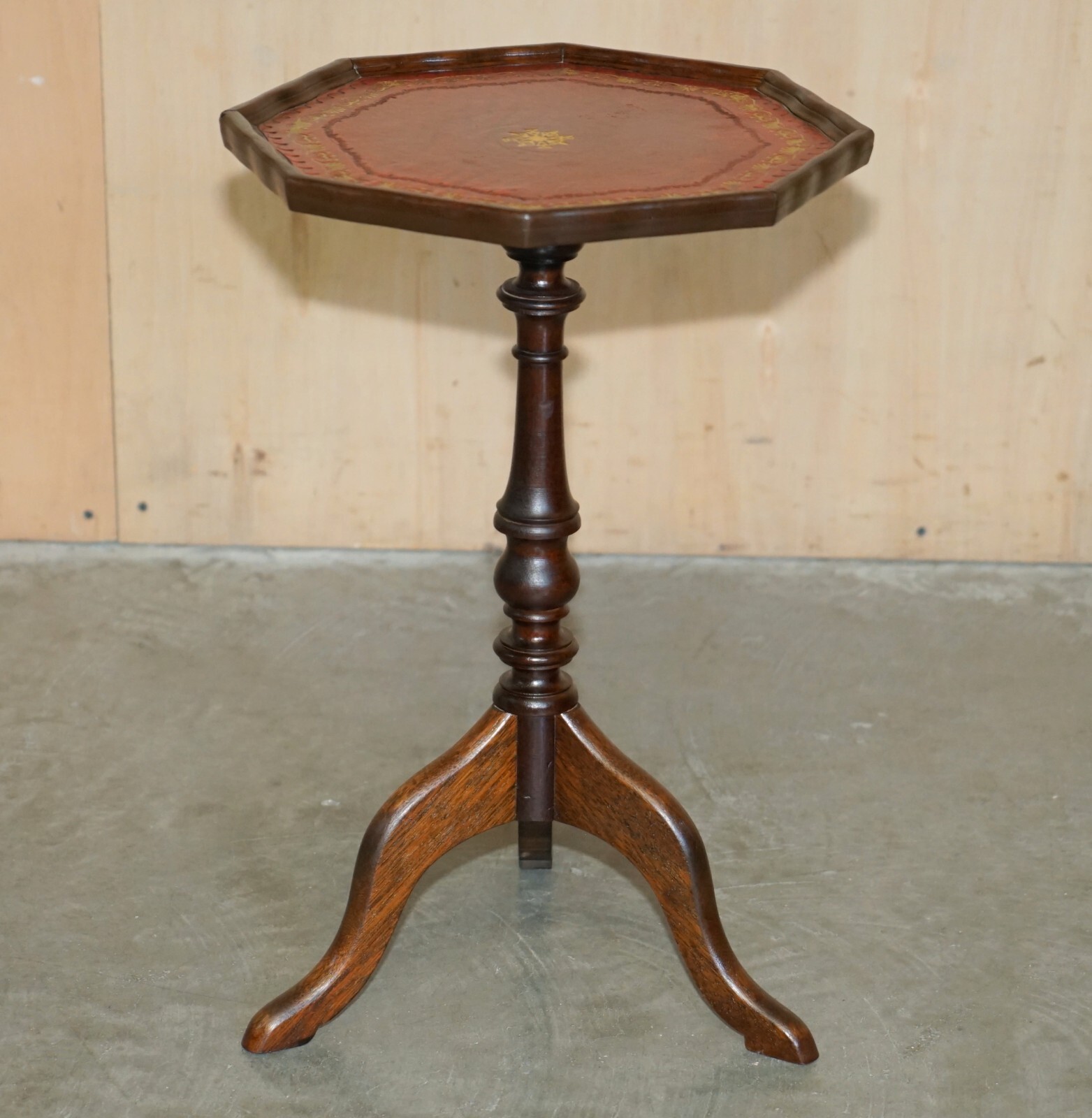 LOVELY GOLD LEAF EMBOSSED OXBLOOD LEATHER TRIPOD SIDE END LAMP WINE TABLE
