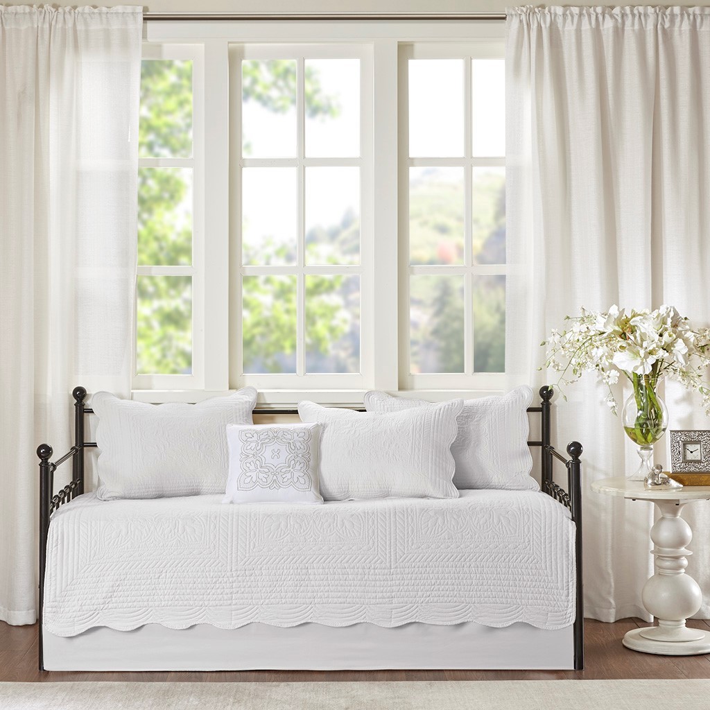 6 Piece Reversible Scalloped Edge Daybed Cover Set White Daybed