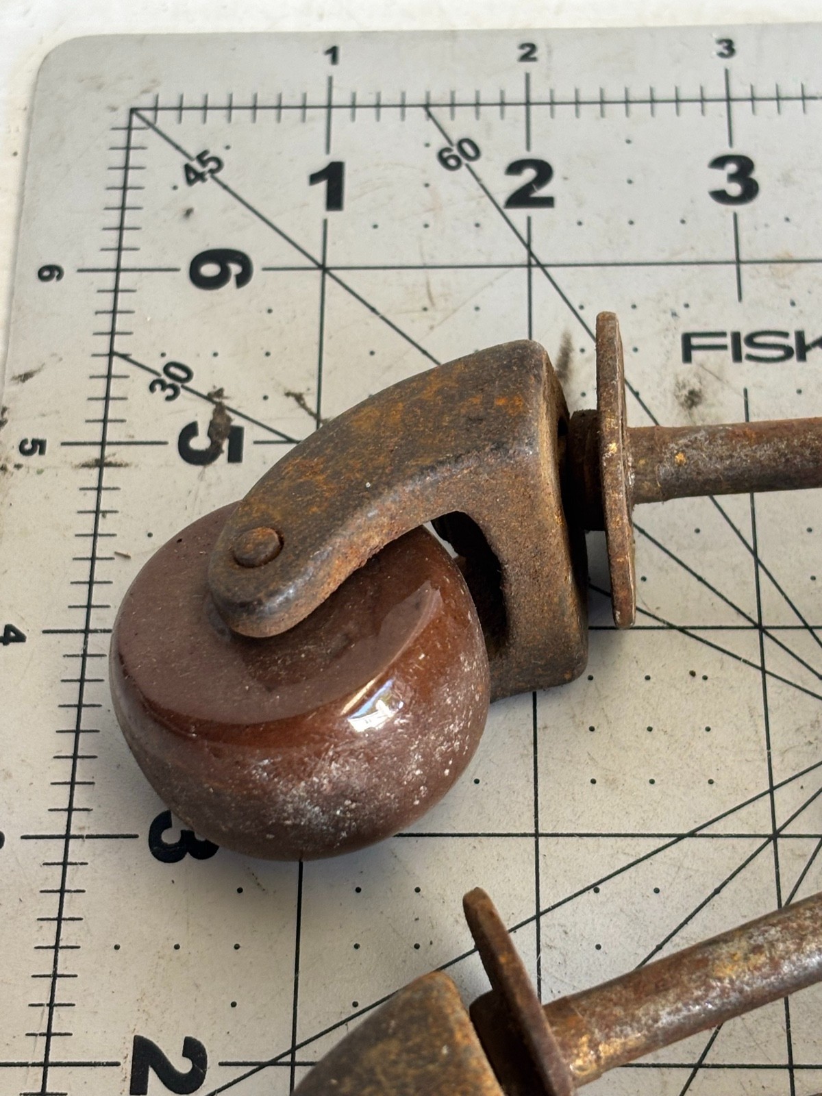Lot 4 Vintage Brown Porcelain Furniture Stem Casters Wheels Rusty Parts
