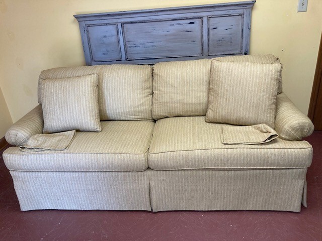 HICKORY CHAIR CO. CAROLYN COLLECTION SOFA, MED. MAHOGANY, EX. COND, ORIG. OWNER