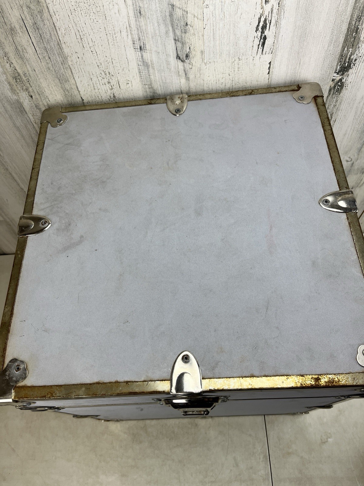 Rhino Storage Trunk Case Cubic Cube Footlocker 18x18x20.5 Gray – Pre-Owned Good