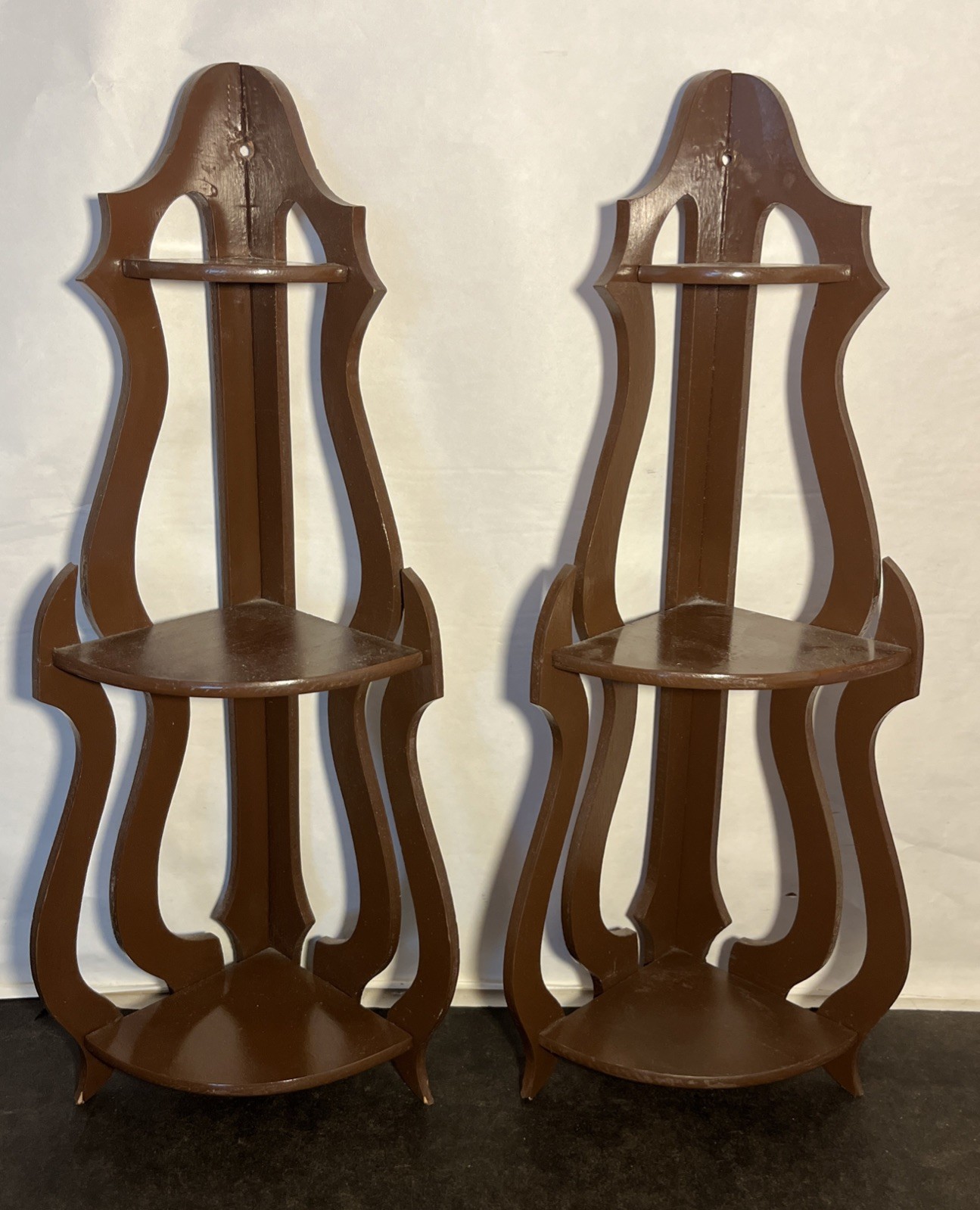 Set 2 VTG 3 Tiered Wood Scroll Cut Corner Hanging Or Standing Shelf 20″x6″x6″