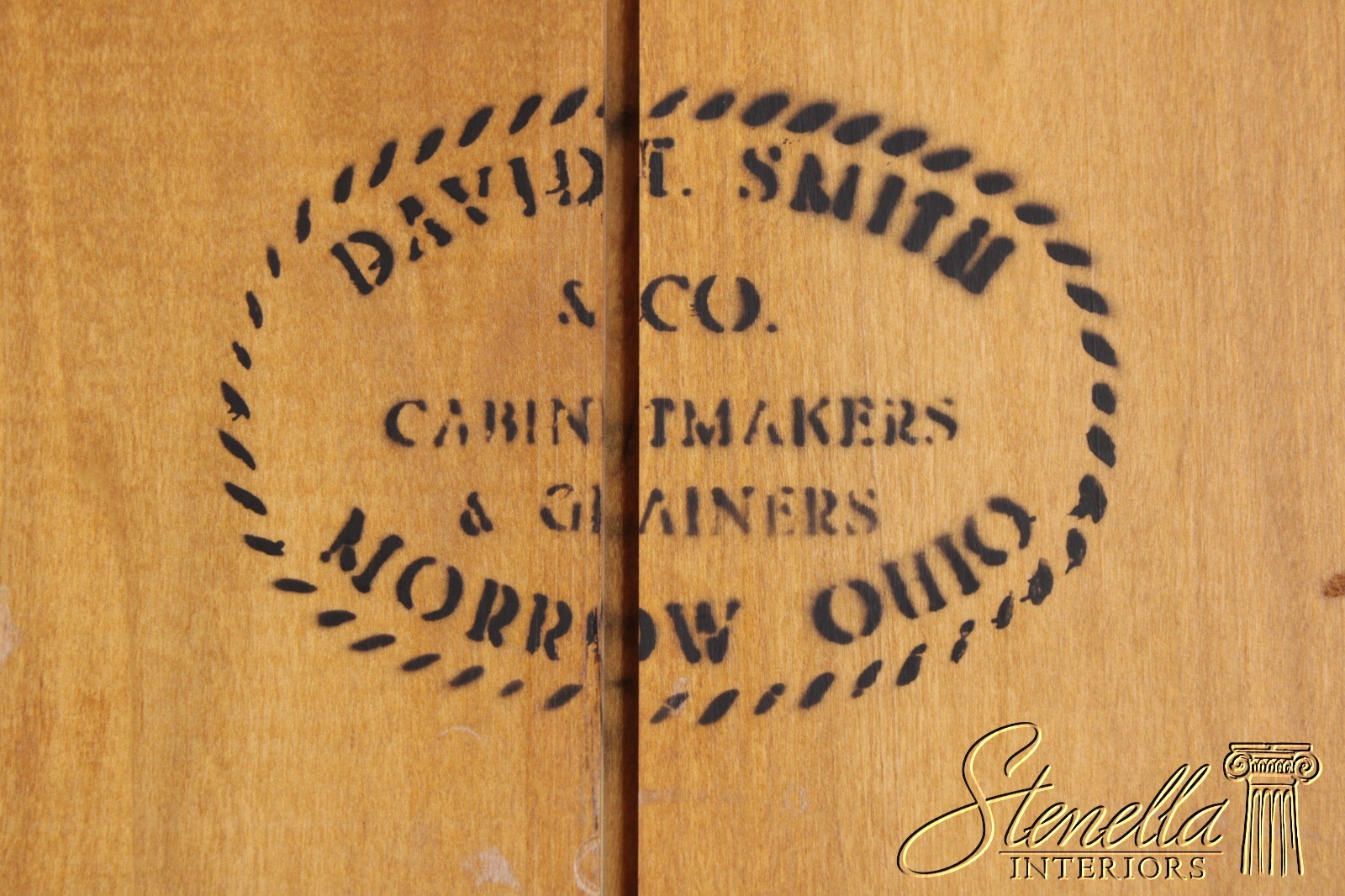 L72586: DAVID SMITH Tiger Maple 2 Piece Country Corner China Cabinet