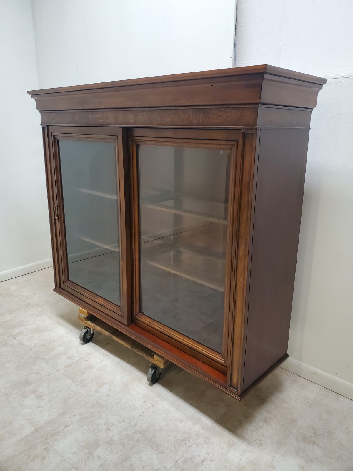 Ethan Allen Townhouse China Cabinet Breakfront Sliding Door Burlwood Hutch Top