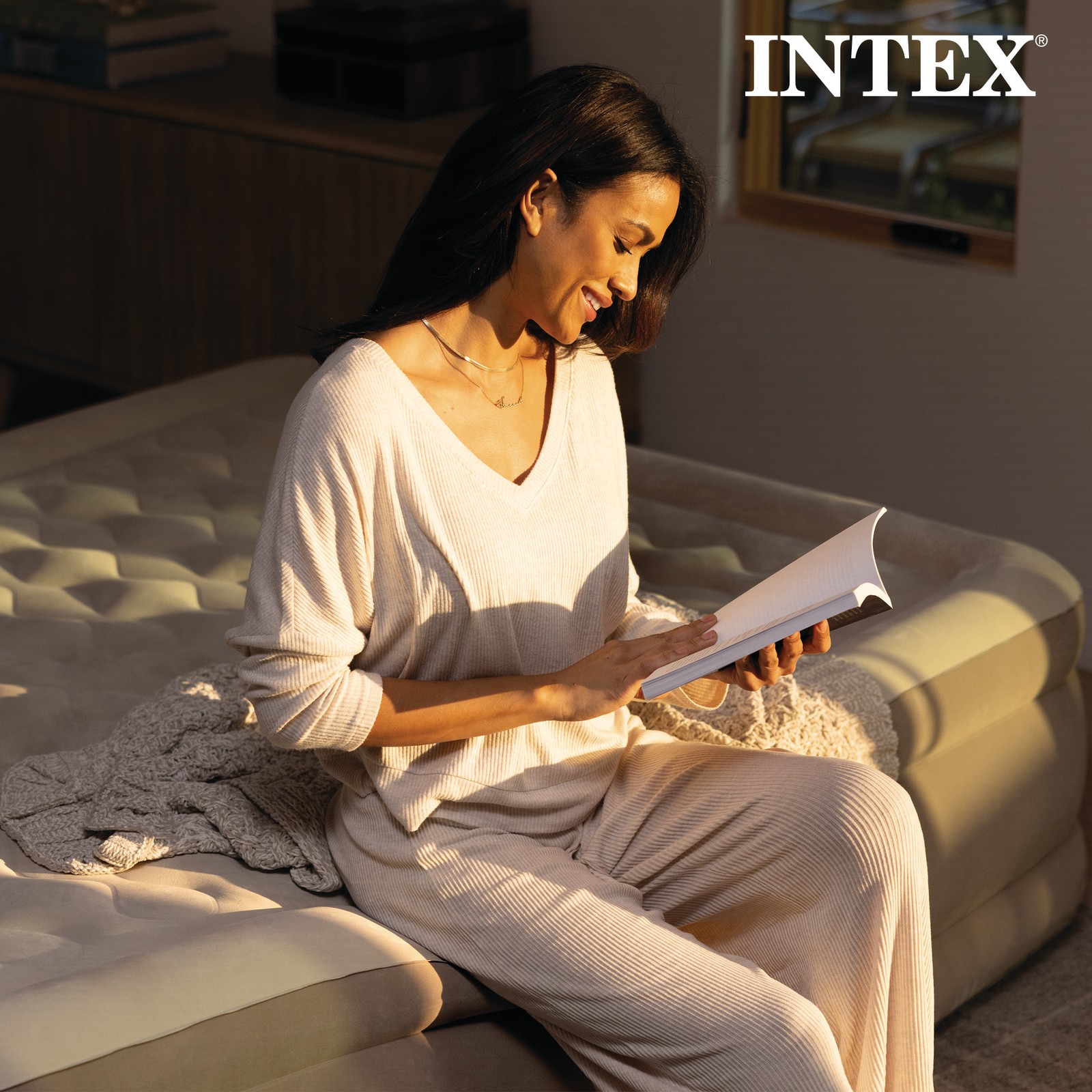Intex Ultra Plush Fiber Tech Airbed Mattress with Built in Pump Queen (Open Box)