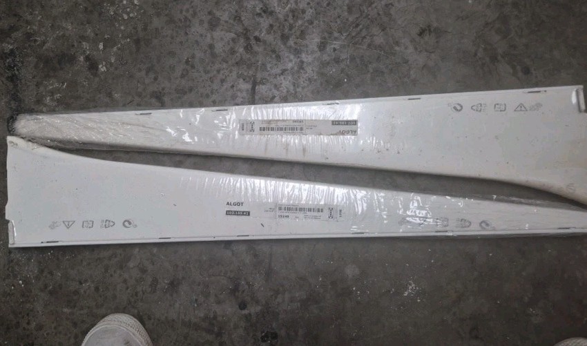 2 IKEA ALGOT White Steel Shelf Brackets 19240 (1947) 58 cm (22 3/4″)