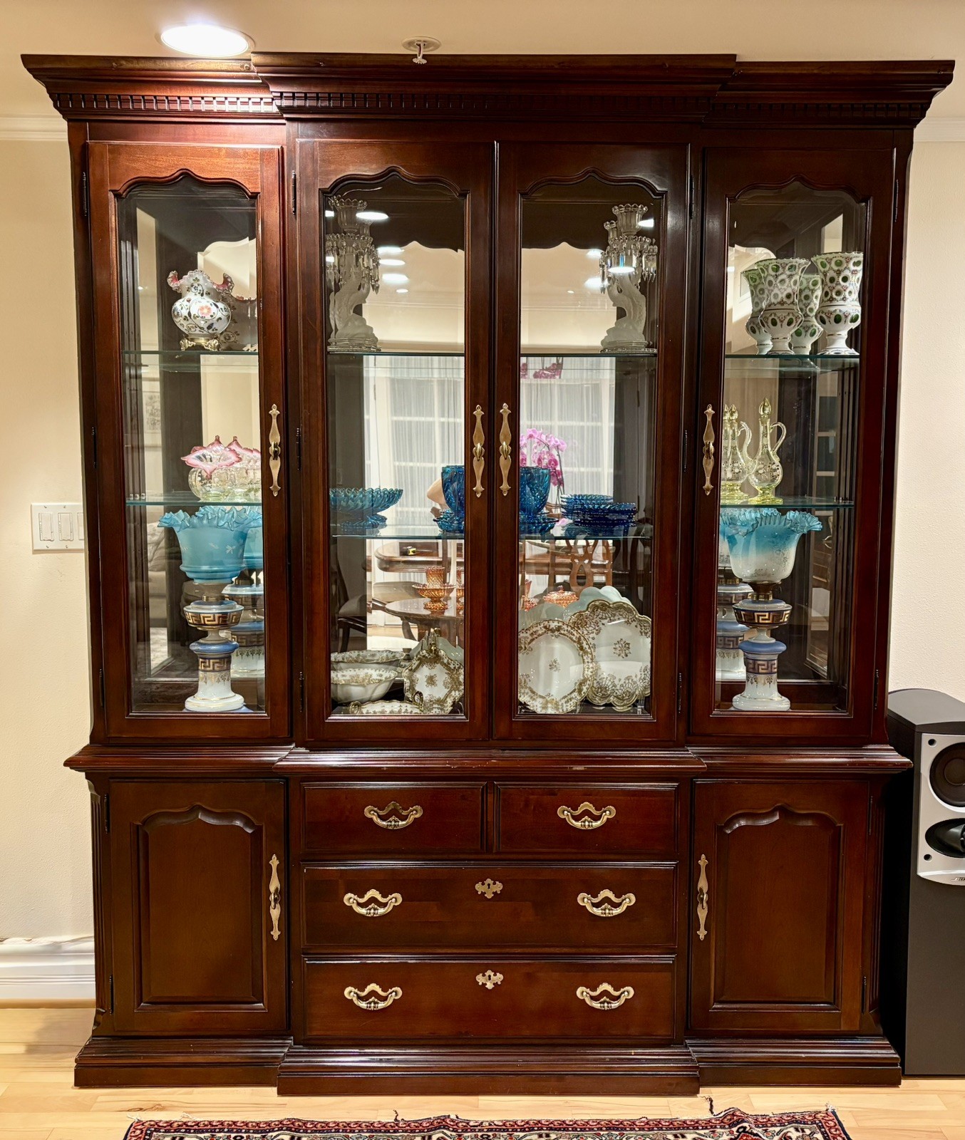Thomasville Collector’s Cherry™ Lighted China Cabinet Display Hutch Old Colony