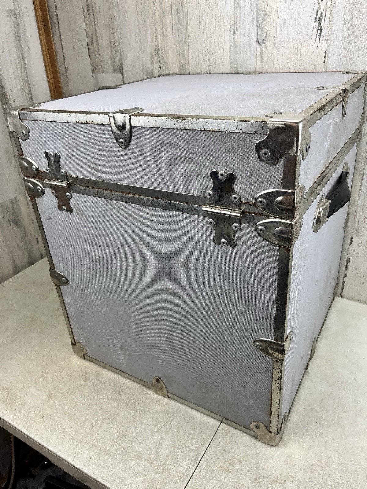 Rhino Storage Trunk Case Cubic Cube Footlocker 18x18x20.5 Gray – Pre-Owned Good