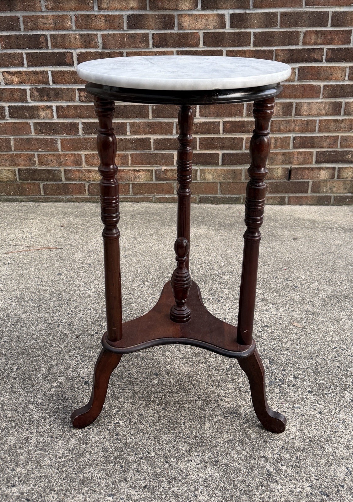 AMERICAN FRENCH COUNTRY MAHOGANY ROUND MARBLE TOP PEDESTAL TABLE PLANT STAND WOW