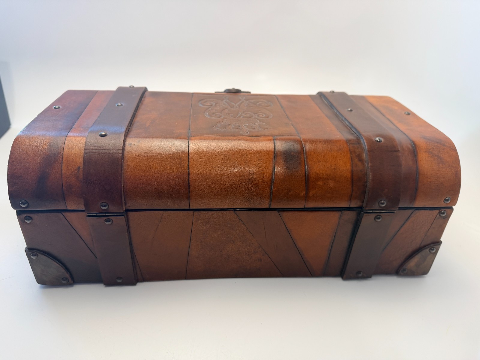 Needs Repair Wesley Bober 1970’s Vintage Hand-Crafted Leather Chest Box Cigar