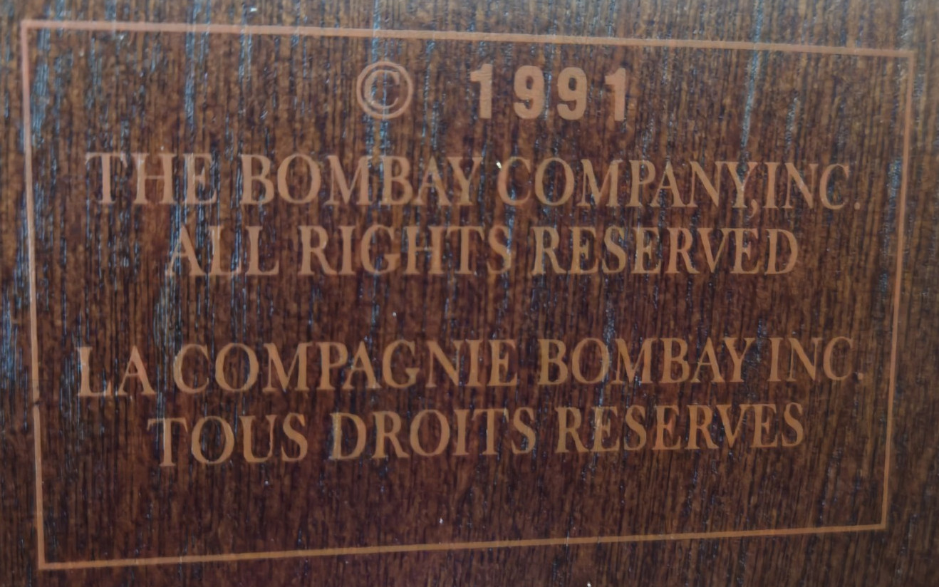 BOMBAY COMPANY SMALL 16″ TALL MAHAGONY? WOOD TABLE 1991 FLIP LID LOOKS LIKE BOOK